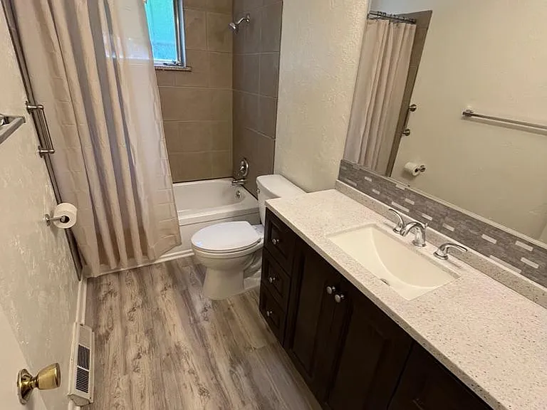 2910 Teller St — Photo 2