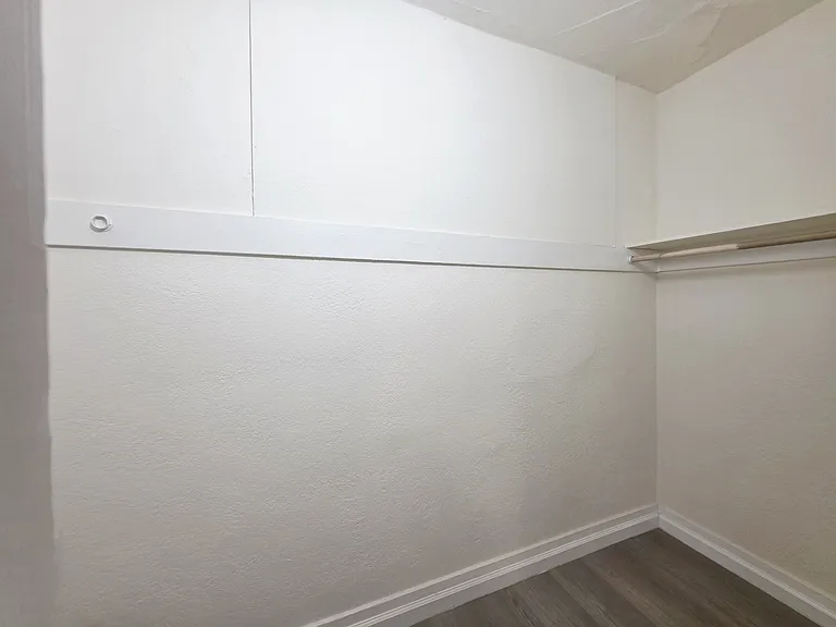 5255 Bancroft Ave — Photo 4