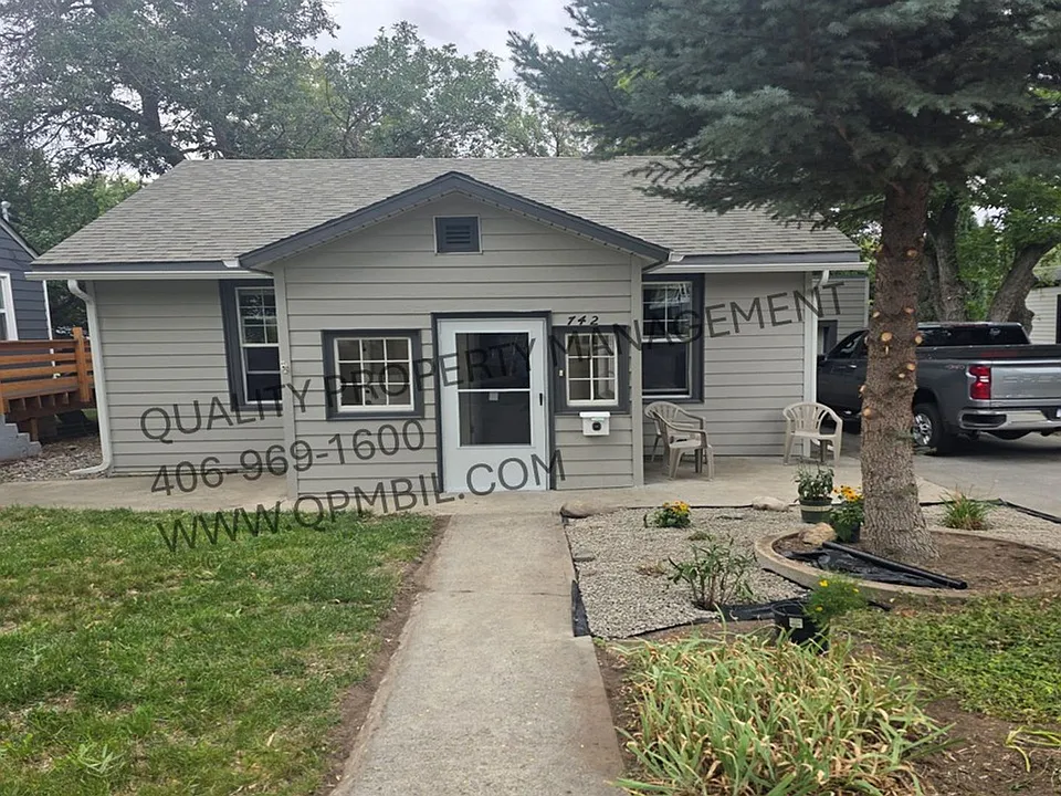 742 Lewis Ave