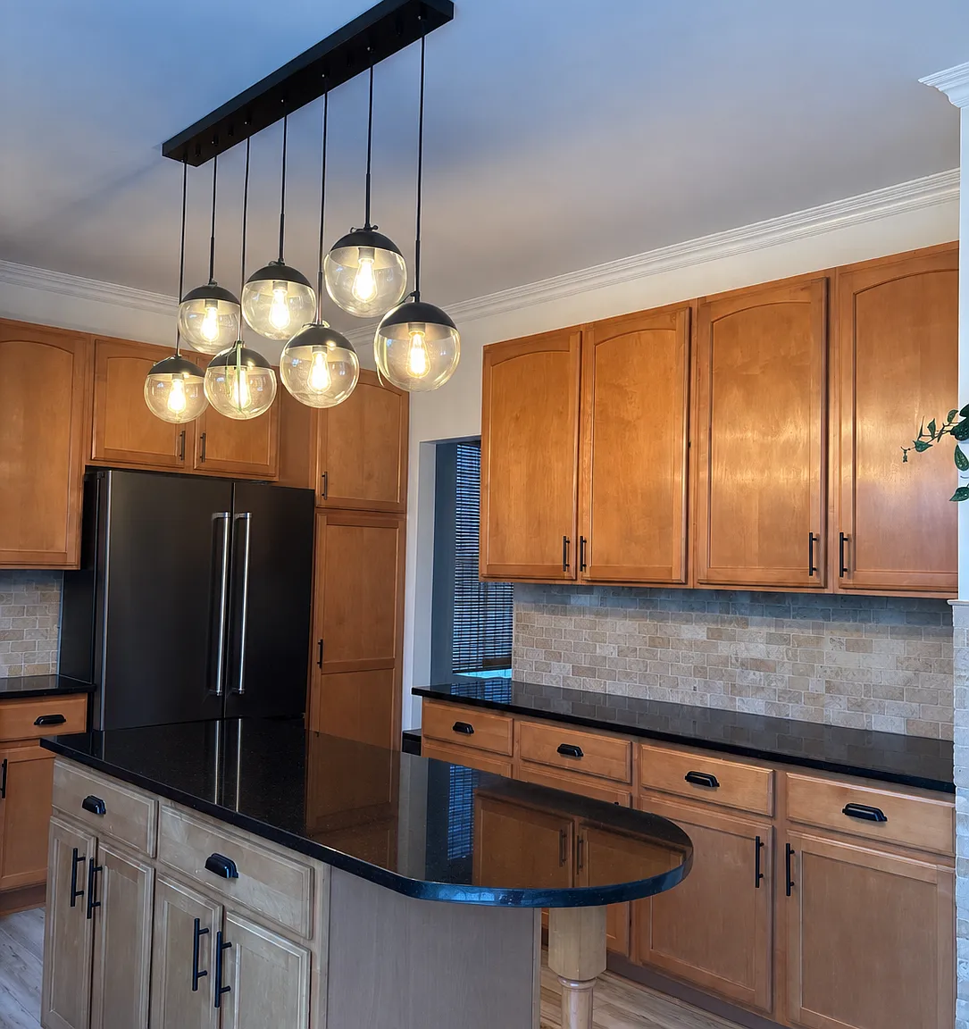 4 bed, 2572 sqft, $5,950 — Photo 3