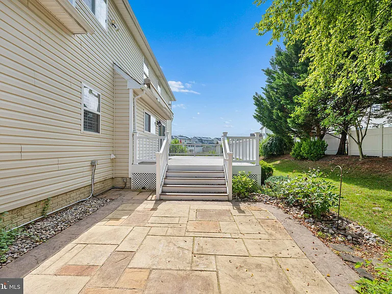 110 Bedrock Dr — Photo 48