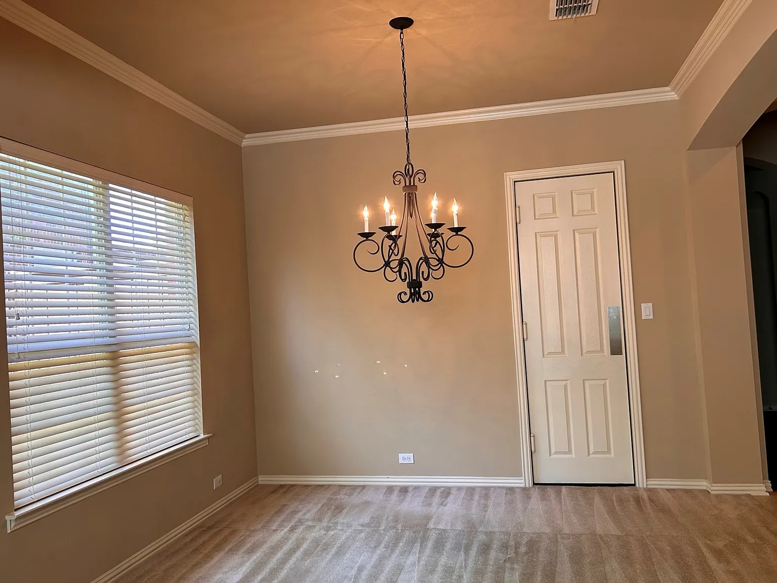 3 bed, 3036 sqft, $2,850 — Photo 4