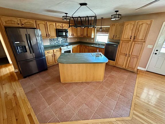 5th image of 102 Meadow Lark Rd