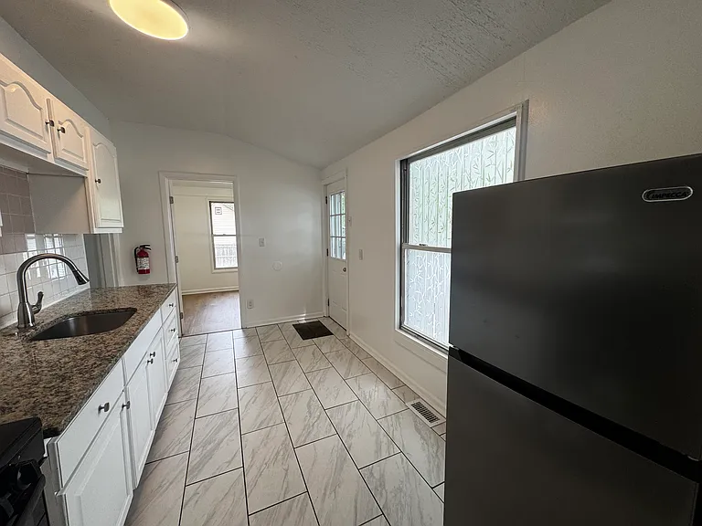 124 Field Ave — Photo 11