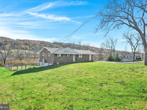 1940 Long Run Rd, Schuylkill Haven, PA 17972