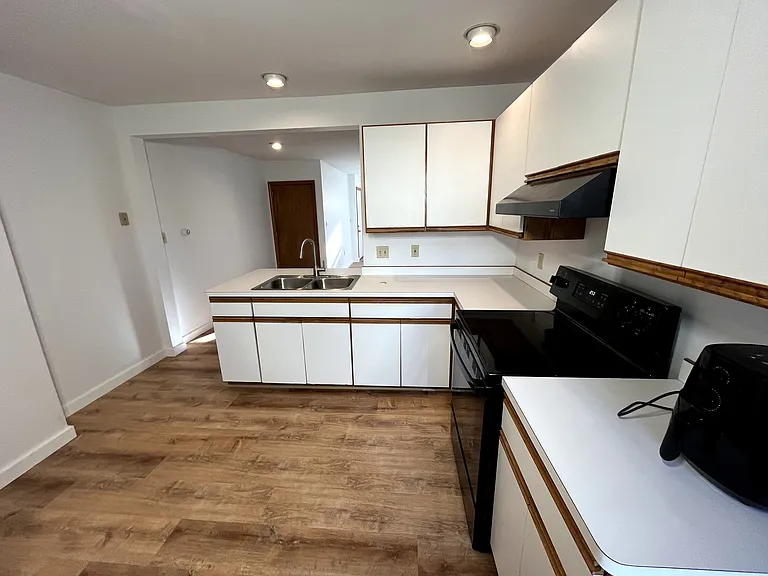 36 Bradbury St #102 — Photo 10