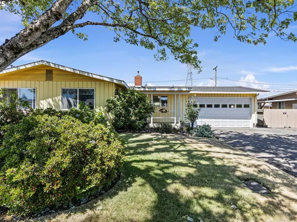 1482 Fairview Dr, Springfield, OR 97477