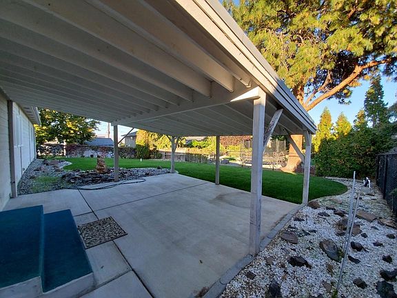 5th image of 403 Castlewood Pl