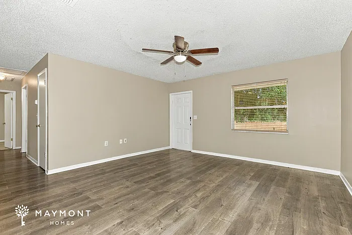 3 bed, 1.0 bath, 1000 sqft, $1,629 — Photo 4