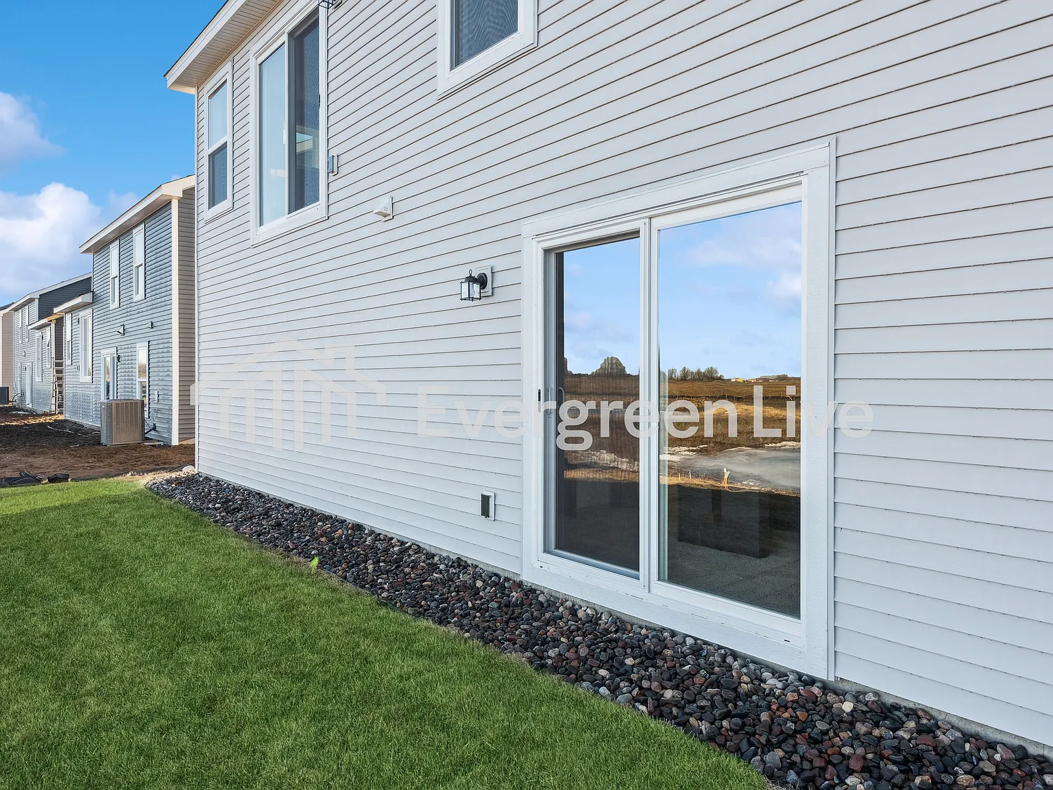 3 bed, 2.5 bath, 1719 sqft, $2,560 — Photo 3