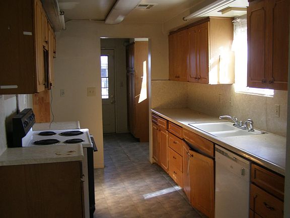 4th image of 12016 Bartlett Ave