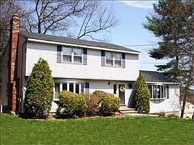 2nd image of 13 Blueberry Ln