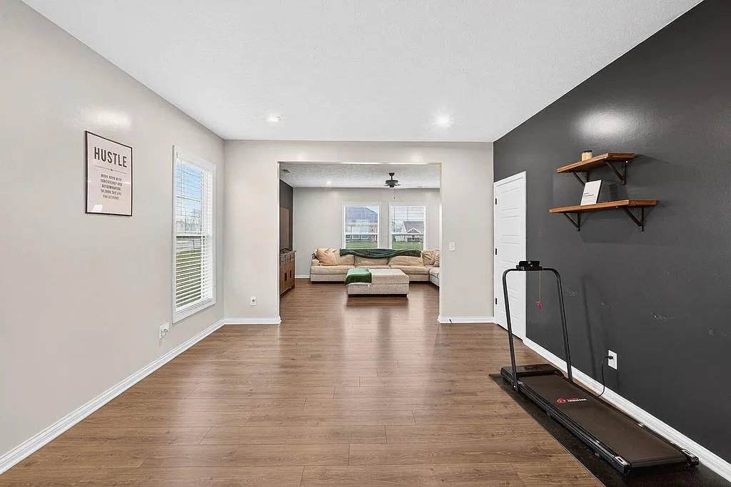 4 bed, 2544 sqft, $2,400 — Photo 2