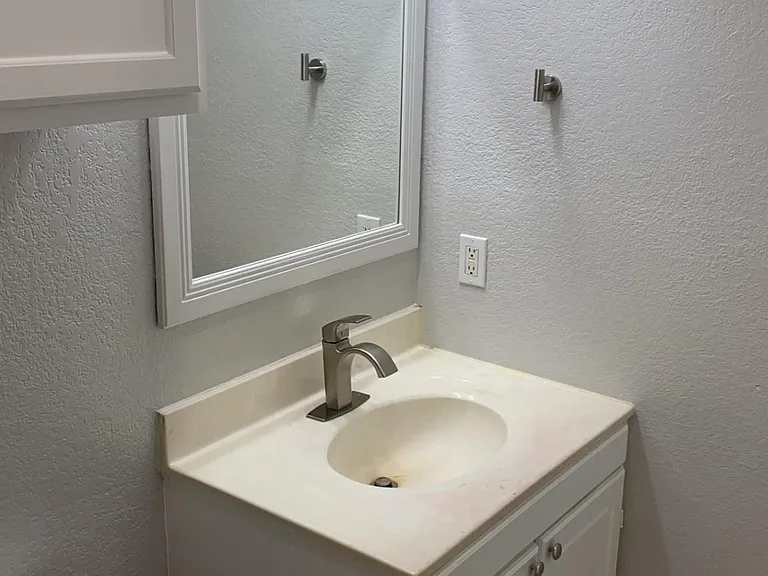 132 S Beverly Ave #132 — Photo 16