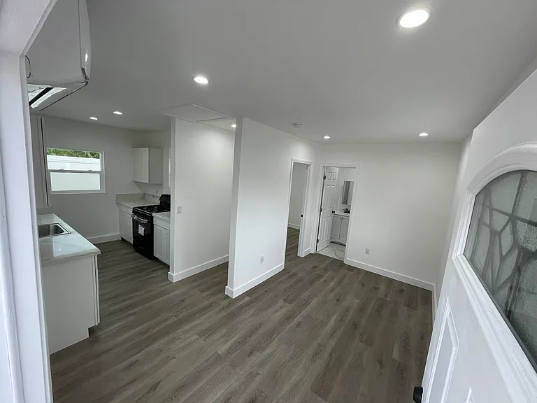 1634 Agnew St — Photo 5