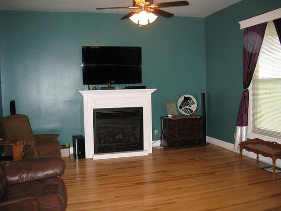 4th image of 216 E Moss Ave