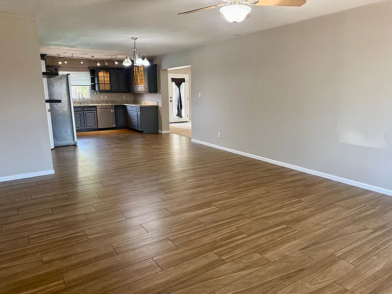 4414 W Altadena Ave — Photo 9