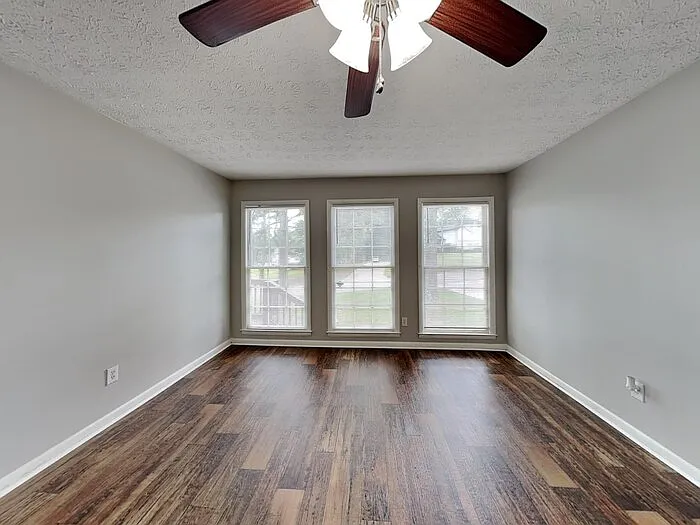 3 bed, 2.0 bath, 1998 sqft, $1,795 — Photo 2