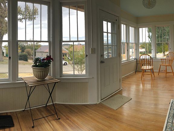 3rd image of 216 Indiana Ave