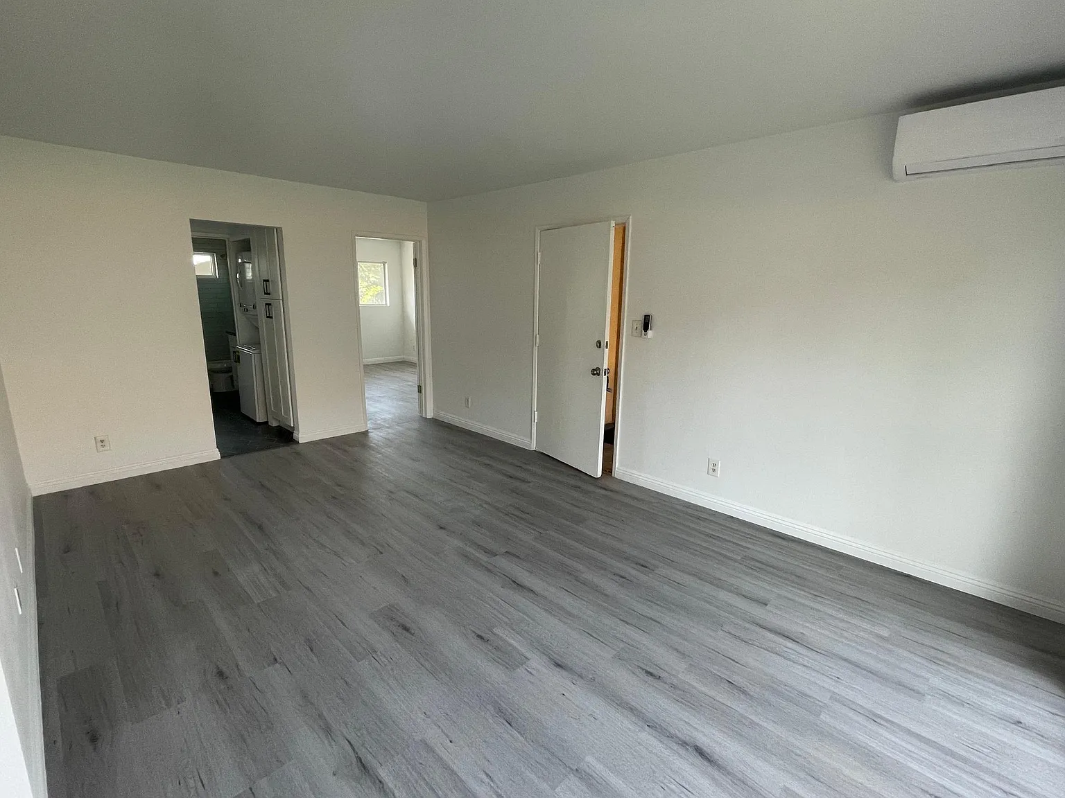 209 N Bushnell Ave — Photo 2