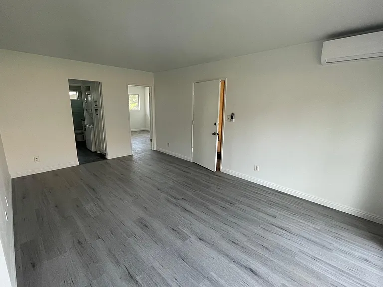 209 N Bushnell Ave #E — Photo 2