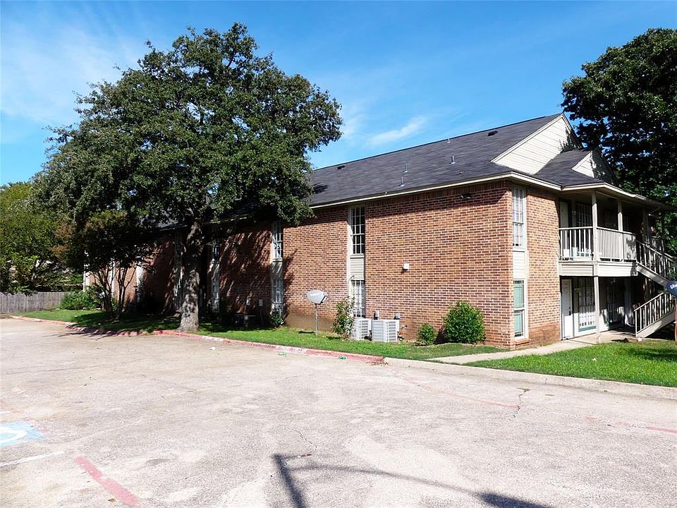 1st image of 701 Oakwood Ln APT 3