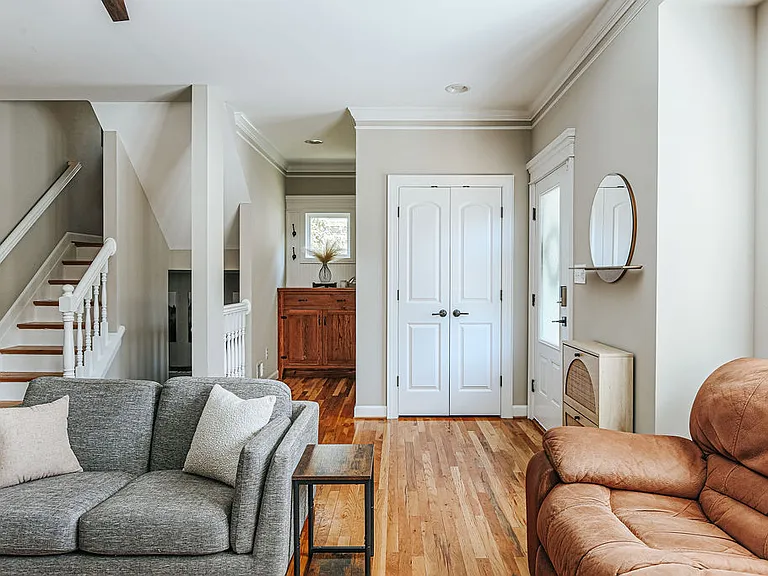 239 Huntley Ave — Photo 5