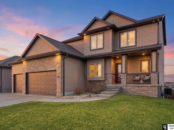 1330 Blue Spruce Dr, Lincoln, NE 68505