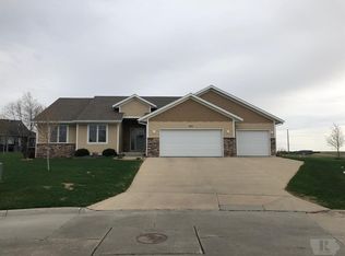 643 Field Crest Dr, Carroll, IA 51401