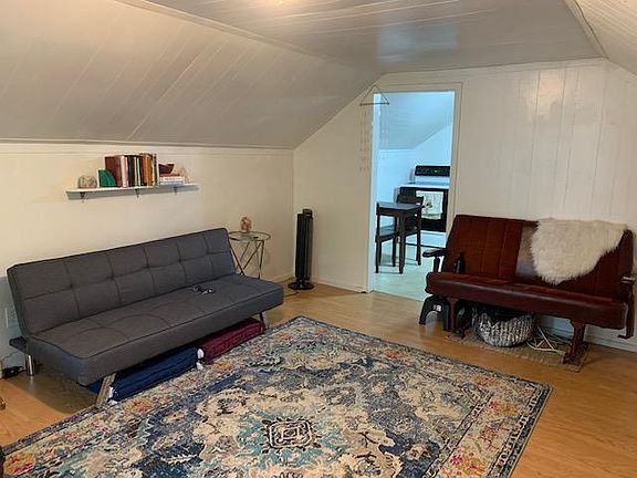 2nd image of 915 W Collins St Unit B