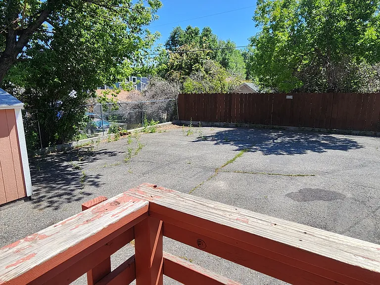 907 E 6th Ave — Photo 16