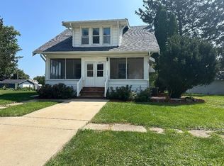 212 S Seward St, Winnebago, IL 61088
