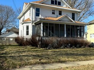 931 Clay St, Woodstock, IL 60098