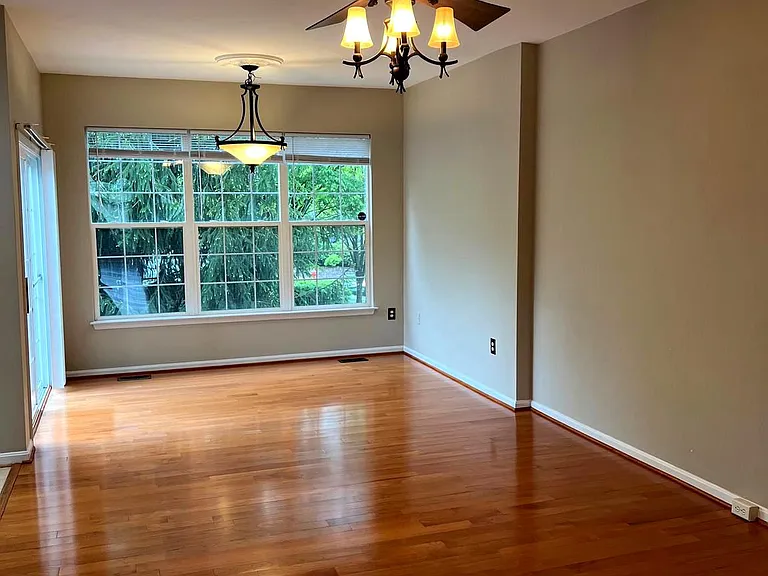 47370 Victoria Falls Sq — Photo 14