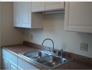 4th image of 218 E Commons Dr