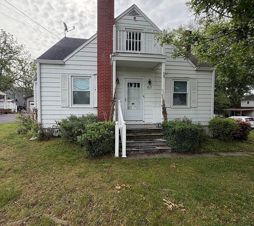 1st image of 821 Lorane Rd