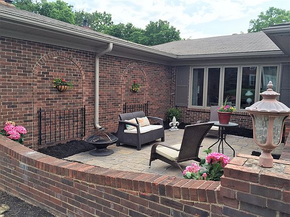 2nd image of 3018 Hayfield Dr