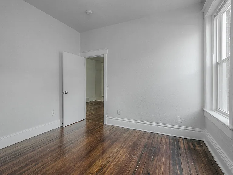 3226 E 11th St #B — Photo 3