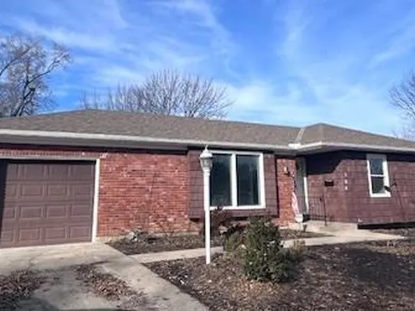 504 E Brier Dr, Olathe, KS 66061