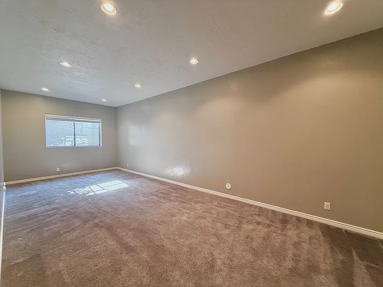 825 N Capitol Blvd — Photo 30