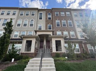 9718 Vang Dr, Lanham, MD 20706