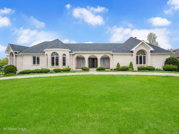 7549 Woodland Ln, Willowbrook, IL 60527