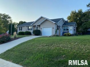 723 Dodge St, Le Claire, IA