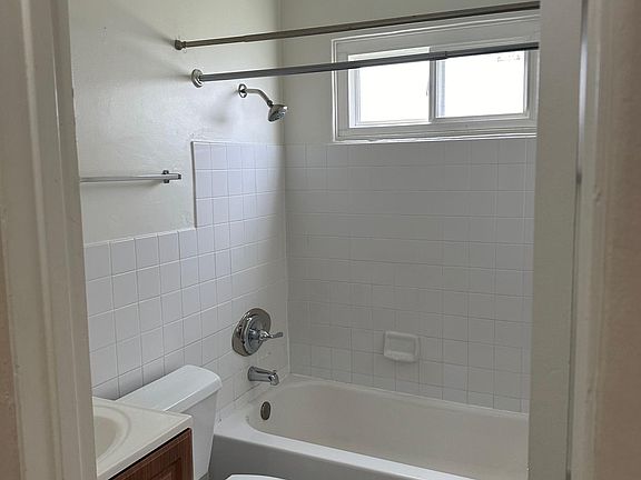 5th image of 4269 Poplar St