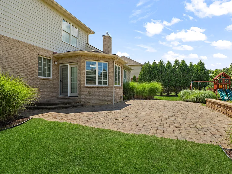 24303 Saybrook Ct — Photo 46