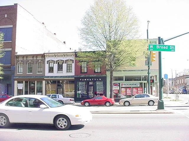 1 bed, 750 sqft, $1,150 — Photo 3