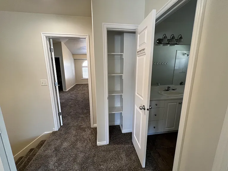202 E White Spruce Cv — Photo 16