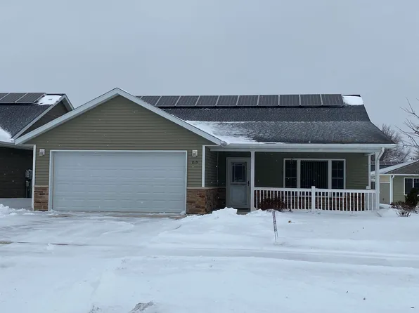 815 9th St, Charles City, IA 50616