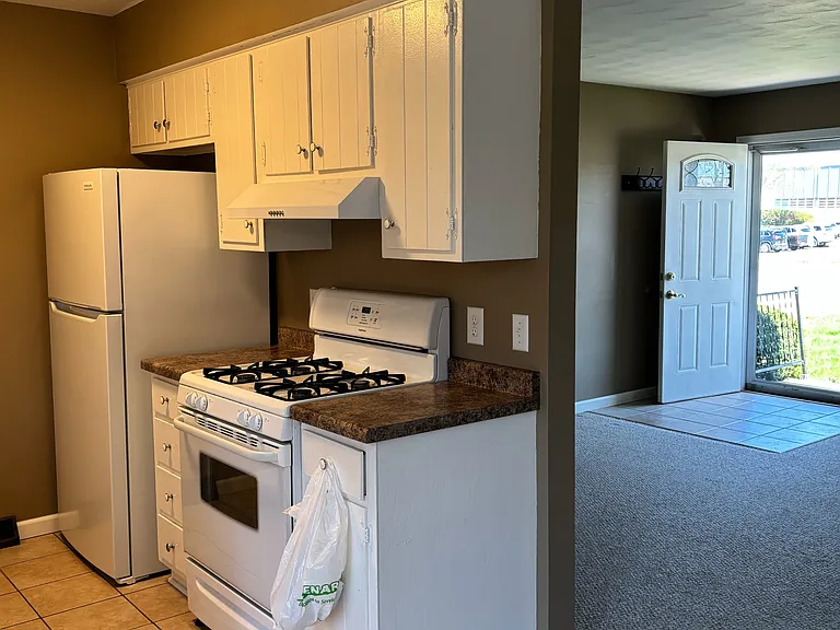 1320 S Curry Pike — Photo 6
