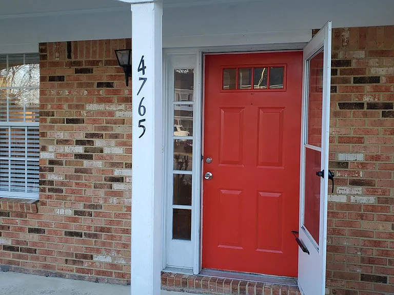 4765 Greenlaw Dr — Photo 2